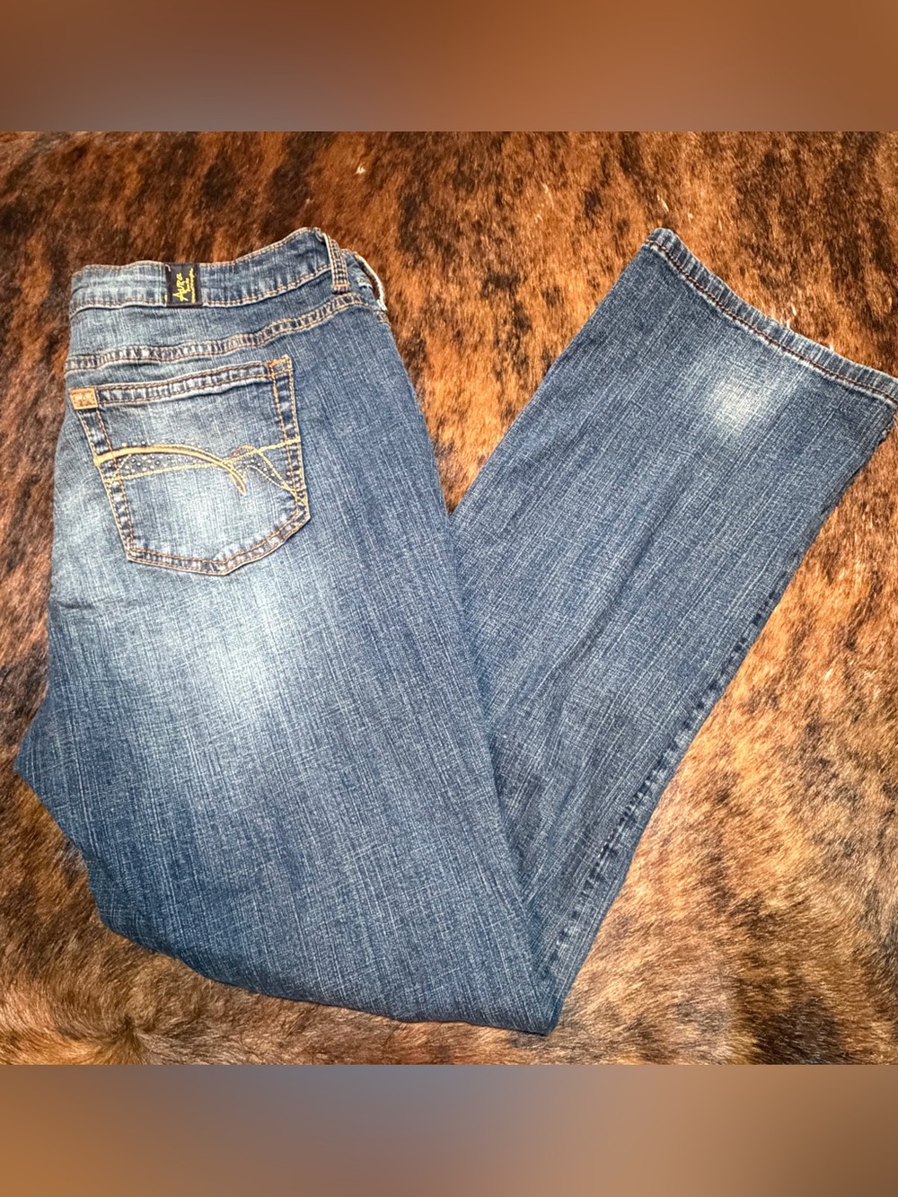Wrangler Aura Jeans Womens 10- 12 Blue Instantly Slimming Bootcut Stretch Denim